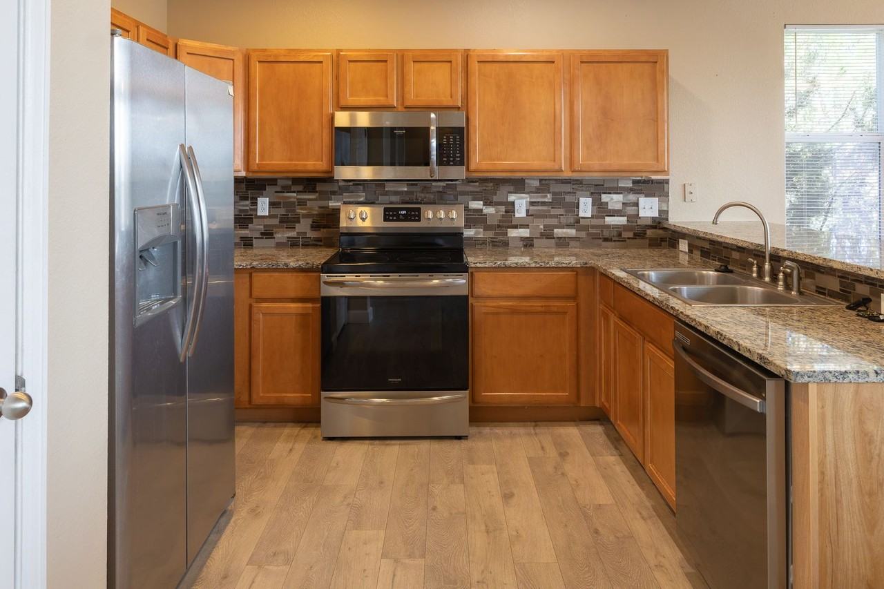 8179 Meadowcrest Dr - Photo 7 of 28