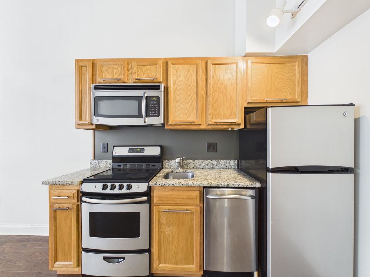 1600 Chestnut St - Photo 2 of 17