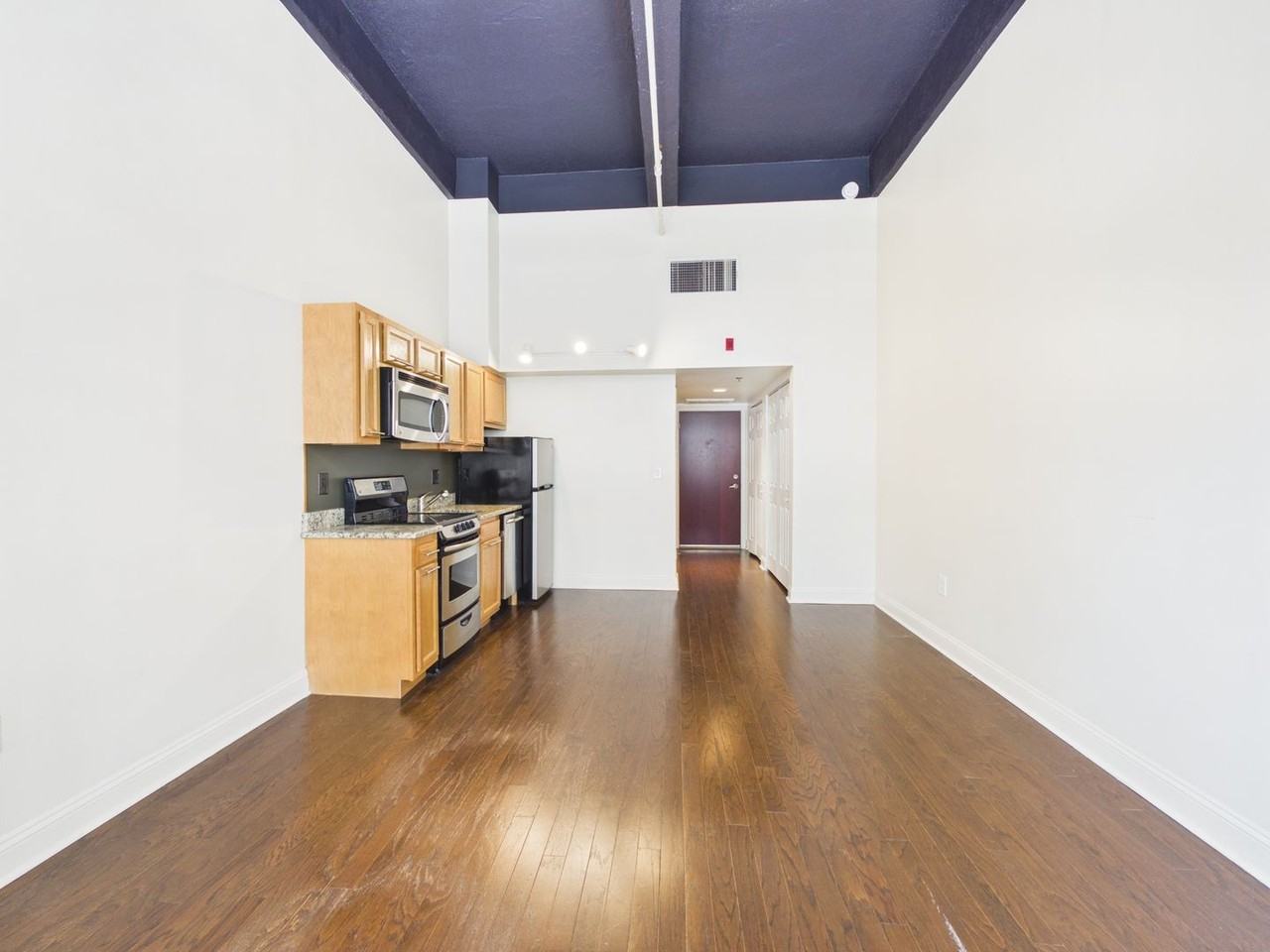 1600 Chestnut St - Photo 4 of 17