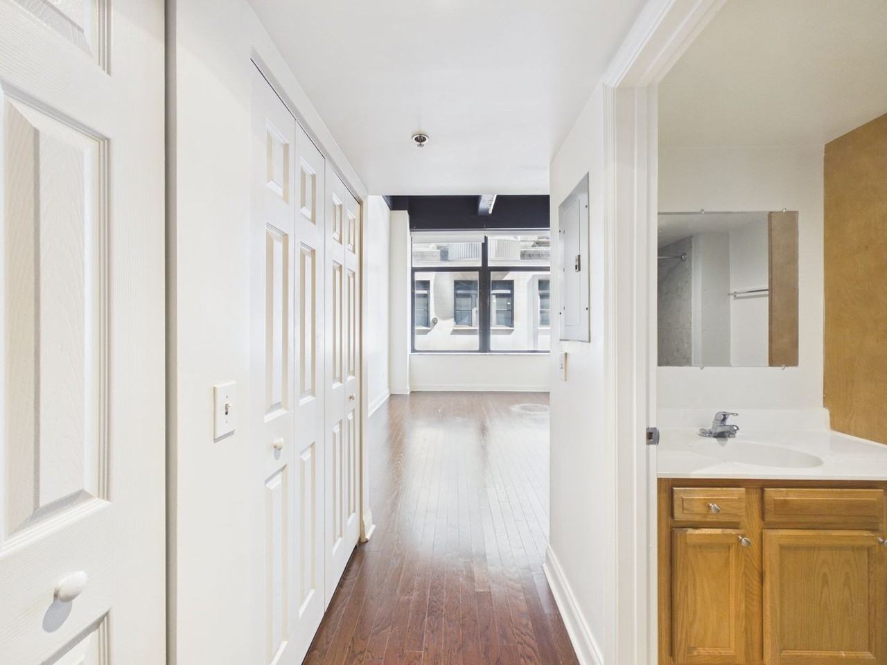 1600 Chestnut St - Photo 5 of 17