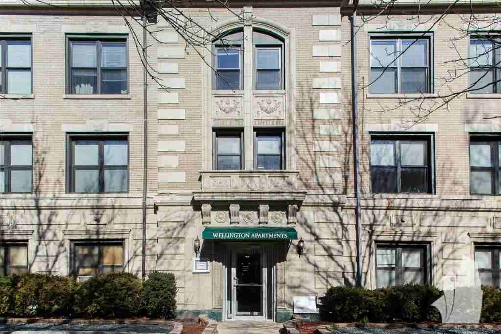 540 W Wellington Ave #207 - Photo 2 of 10