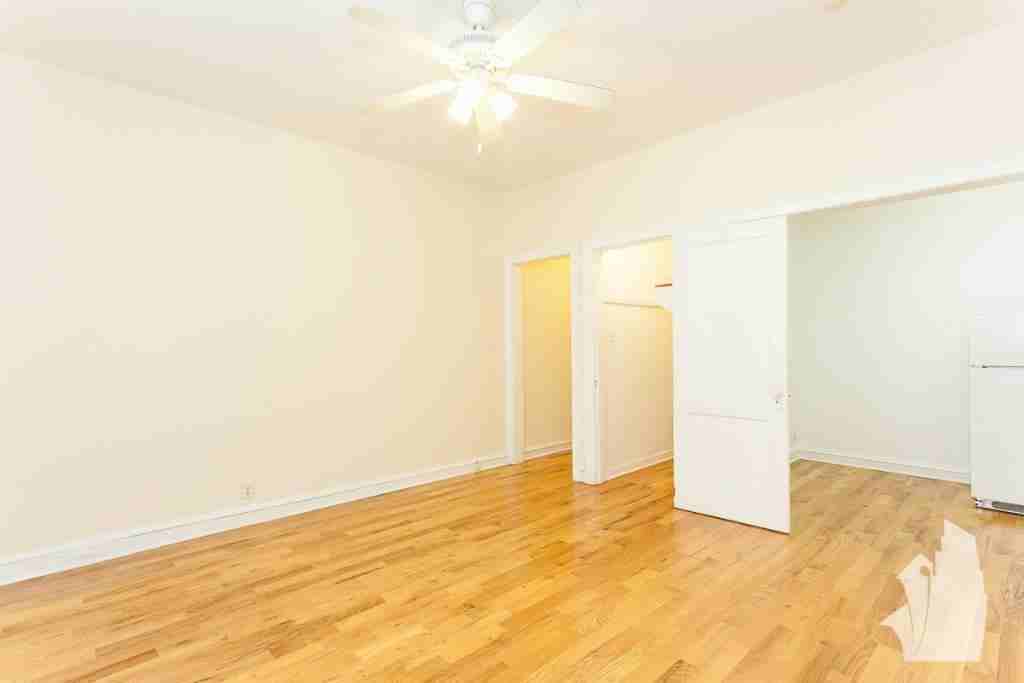540 W Wellington Ave #207 - Photo 4 of 10