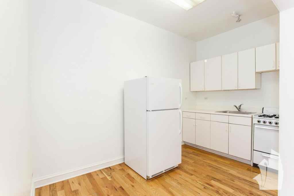 540 W Wellington Ave #207 - Photo 5 of 10