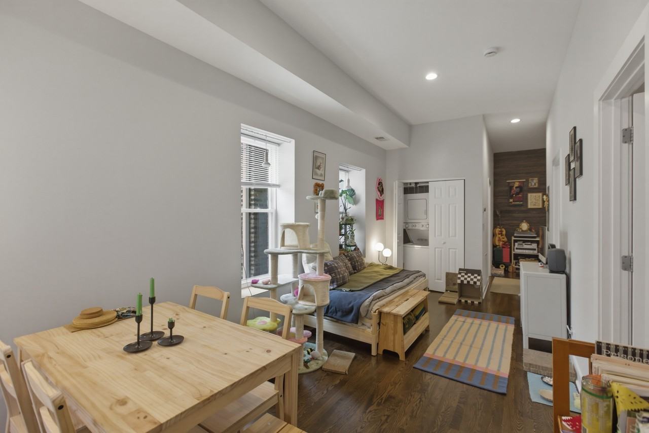 1854 W 18th St #1R - Photo 3 of 11