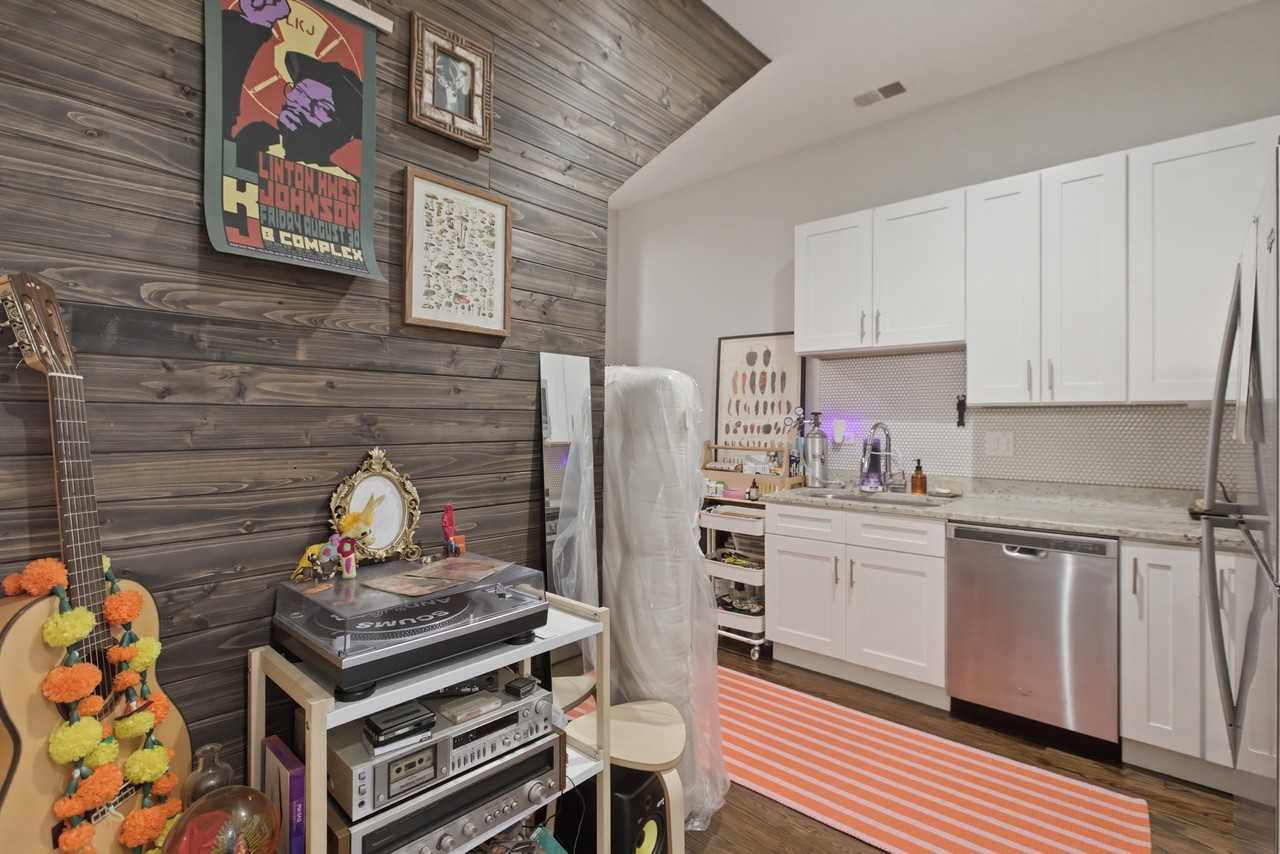 1854 W 18th St #1R - Photo 6 of 11