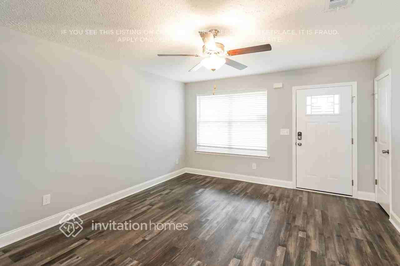 388 Green Hills Dr - Photo 2 of 16