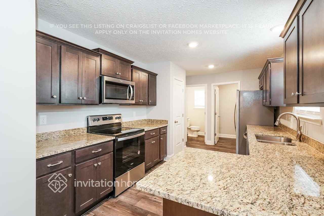 388 Green Hills Dr - Photo 5 of 16