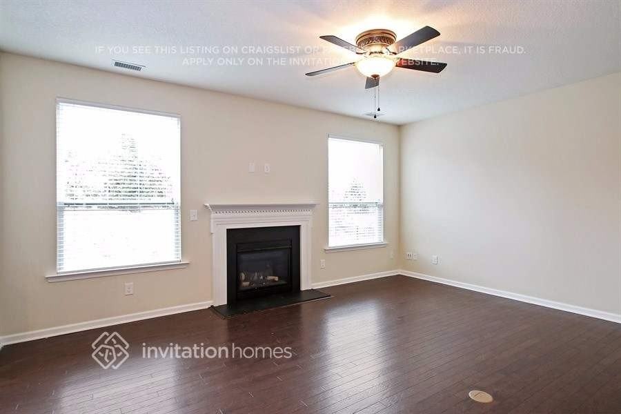 1004 Baybrook Dr - Photo 4 of 18