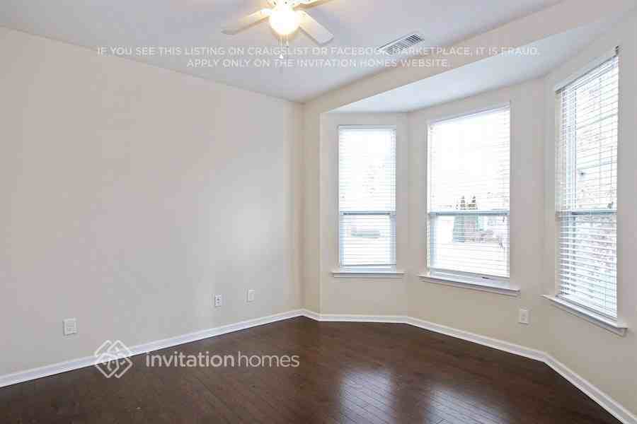 1004 Baybrook Dr - Photo 6 of 18