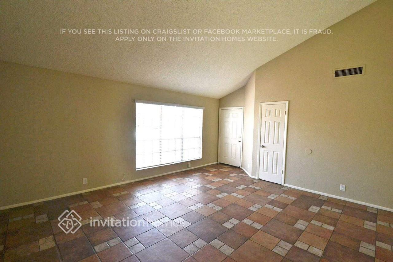 7333 W Oregon Ave - Photo 2 of 11