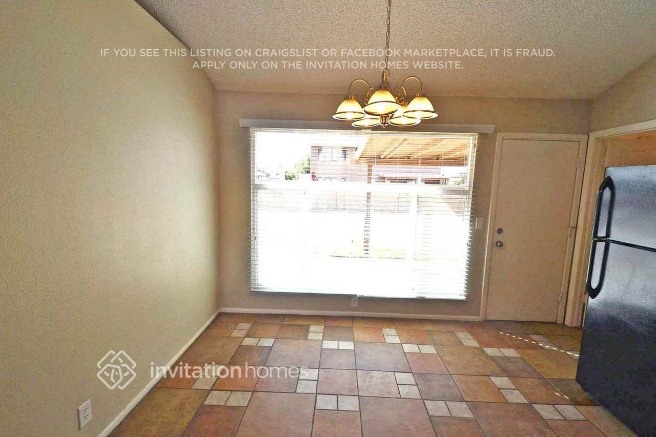 7333 W Oregon Ave - Photo 4 of 11
