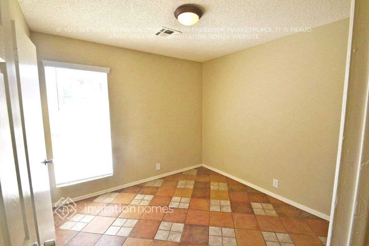 7333 W Oregon Ave - Photo 6 of 11