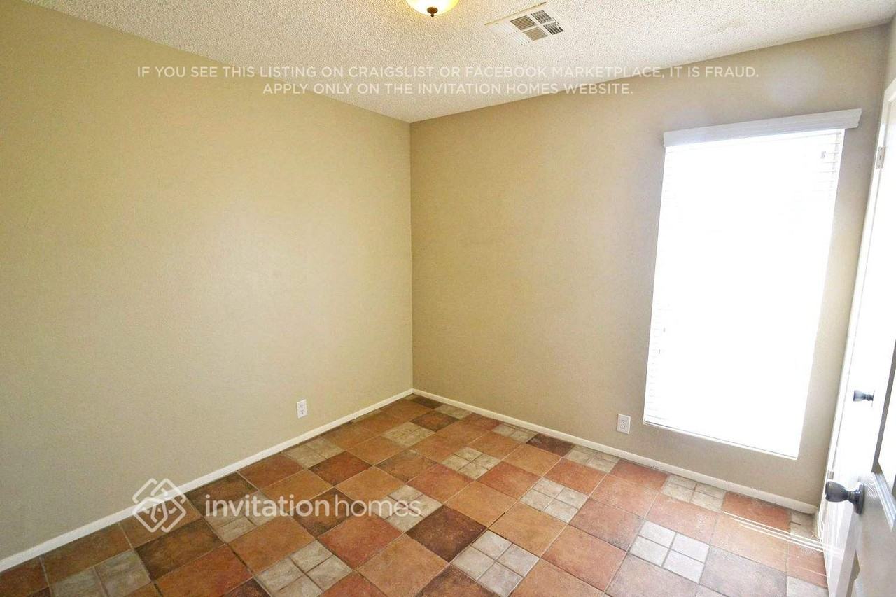 7333 W Oregon Ave - Photo 7 of 11