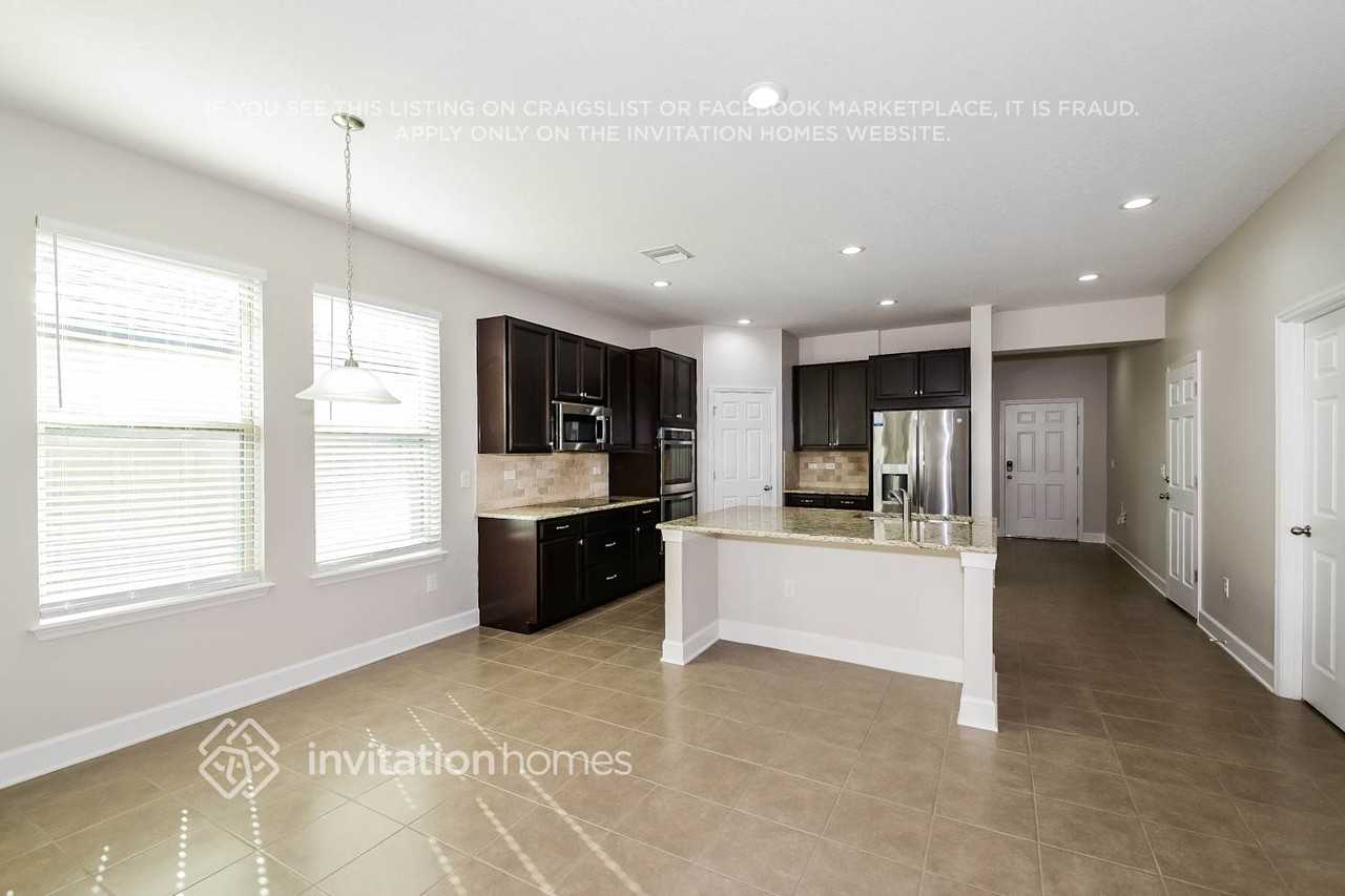 743 116th Ct Ne - Photo 7 of 17
