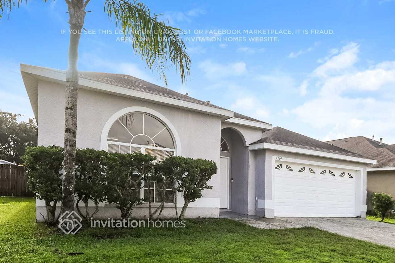 1314 Vinetree Dr - Photo 3 of 17