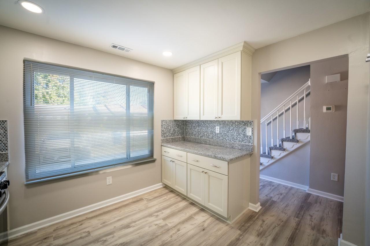430 Peregrine St #1 - Photo 4 of 38