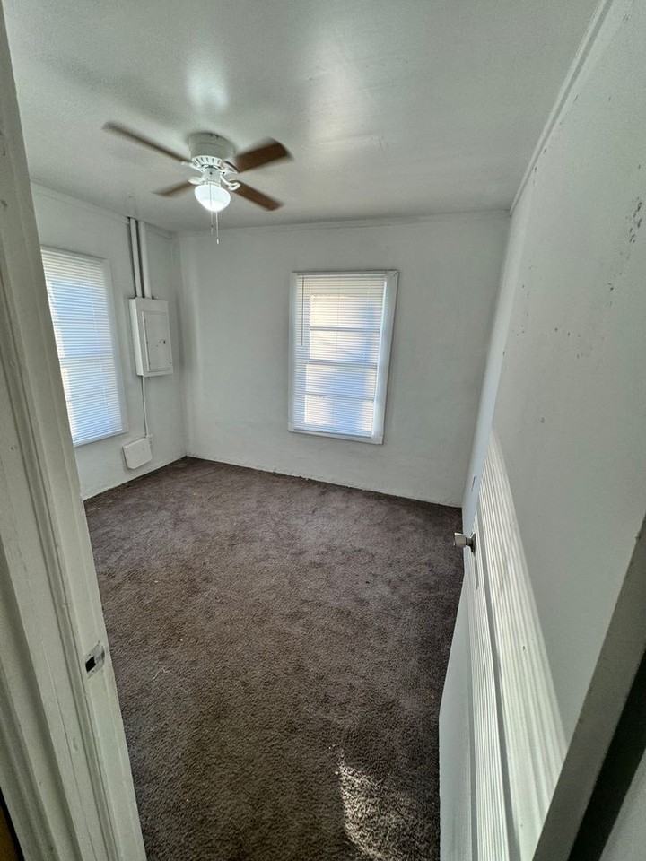 519 S 1st St - Photo 2 of 12