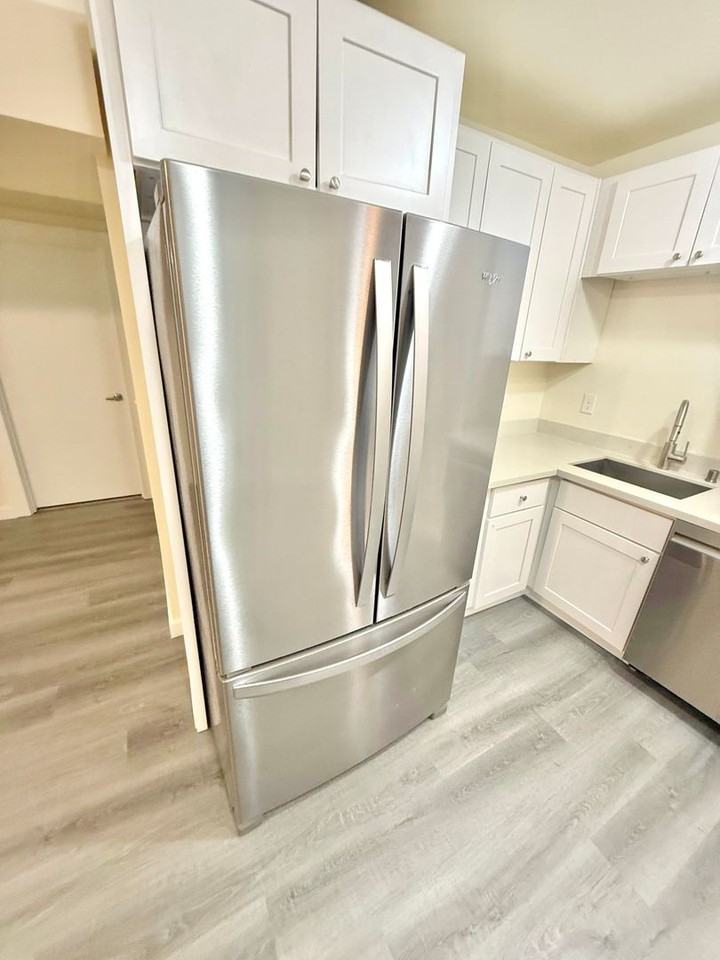 4259 8th Ave Ne #10 - Photo 6 of 34