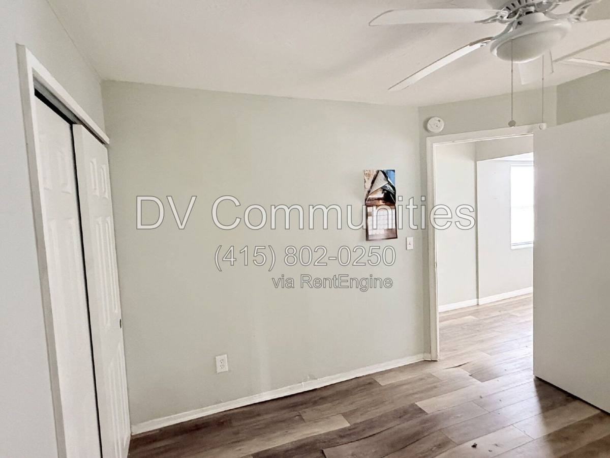 1426 10th St W - Photo 3 of 10