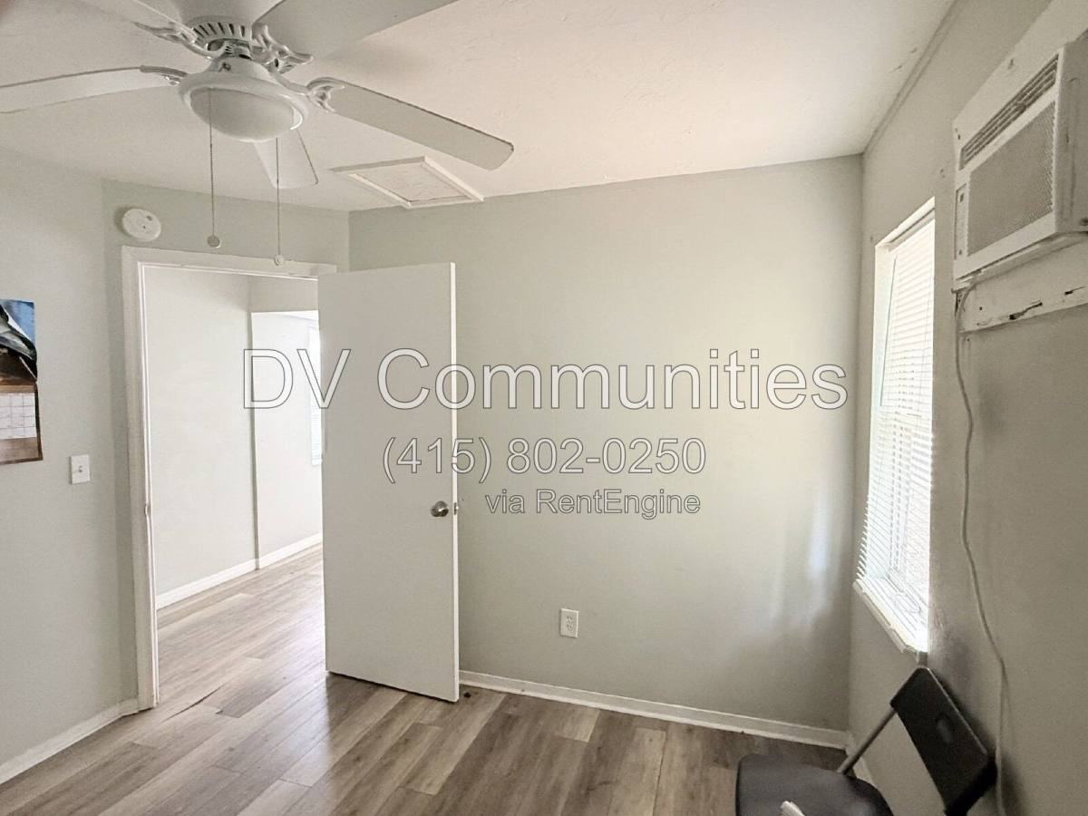1426 10th St W - Photo 4 of 10