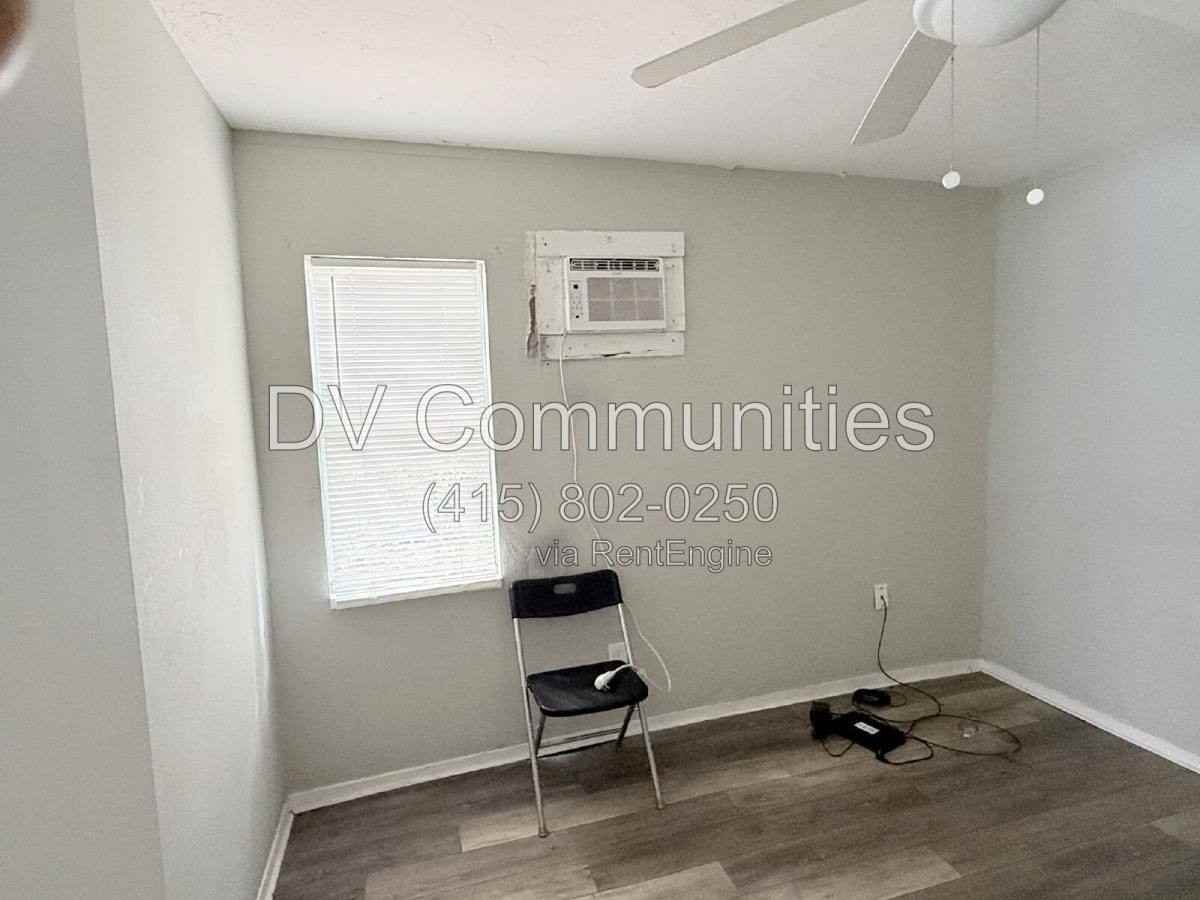 1426 10th St W - Photo 6 of 10