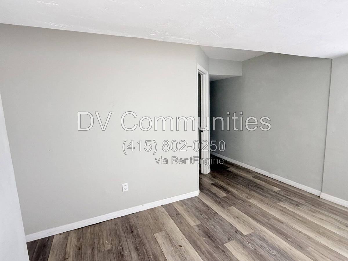 1426 10th St W - Photo 7 of 10