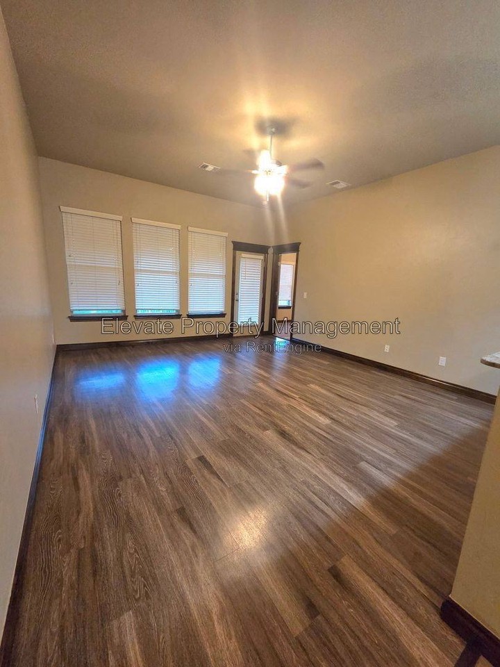 2300 Kintyre Rd - Photo 2 of 10