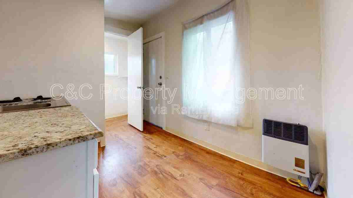 780 Amador Ave #B - Photo 5 of 6