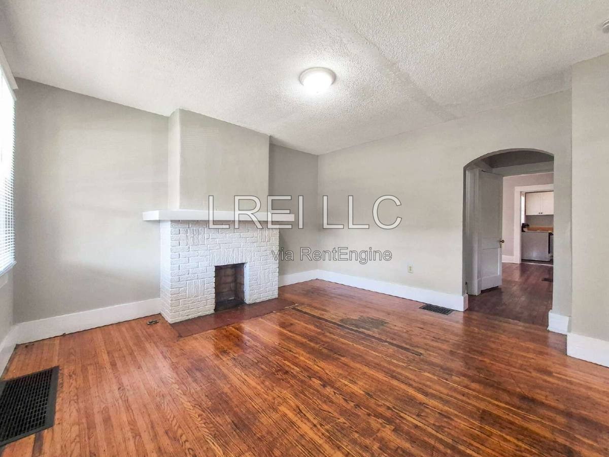 311 S 38th St - Photo 3 of 16