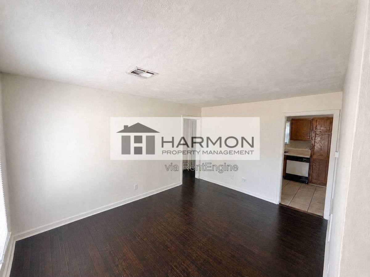 1823 N Garland St - Photo 2 of 8