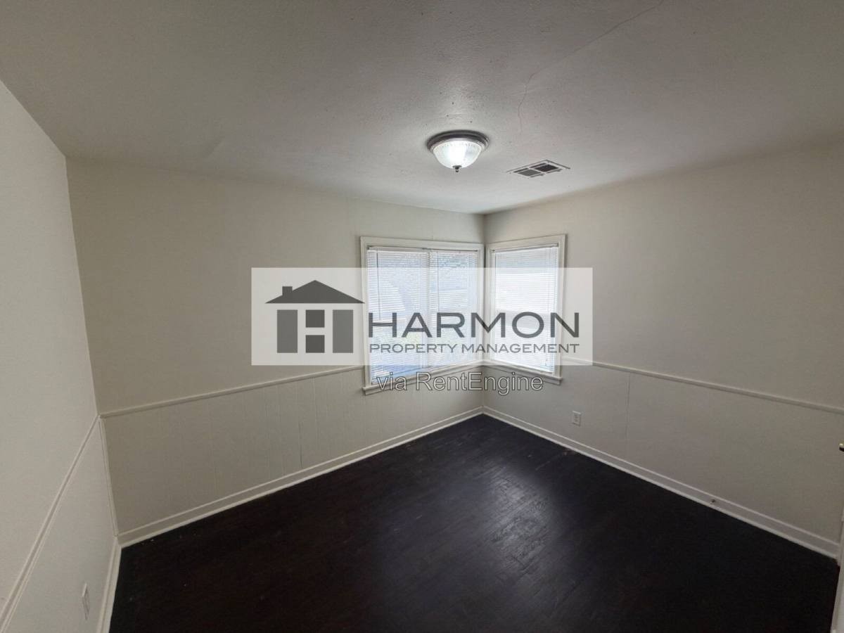 1823 N Garland St - Photo 3 of 8