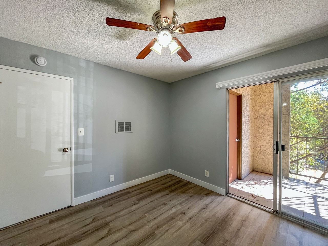 124 E 12th St - Photo 4 of 11