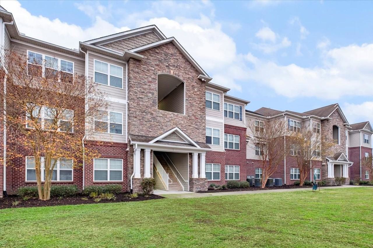 Liberty Pointe Luxury Apartments - Photo 5 of 27