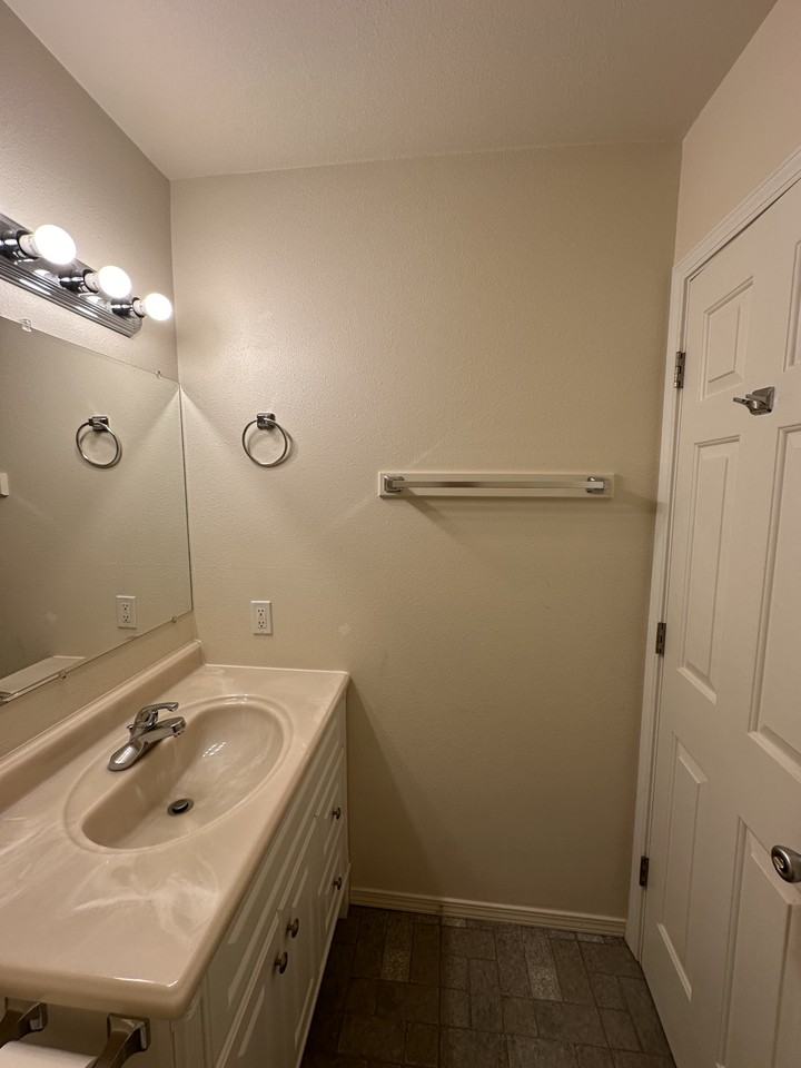 4200 W Memory Dr #B - Photo 7 of 8