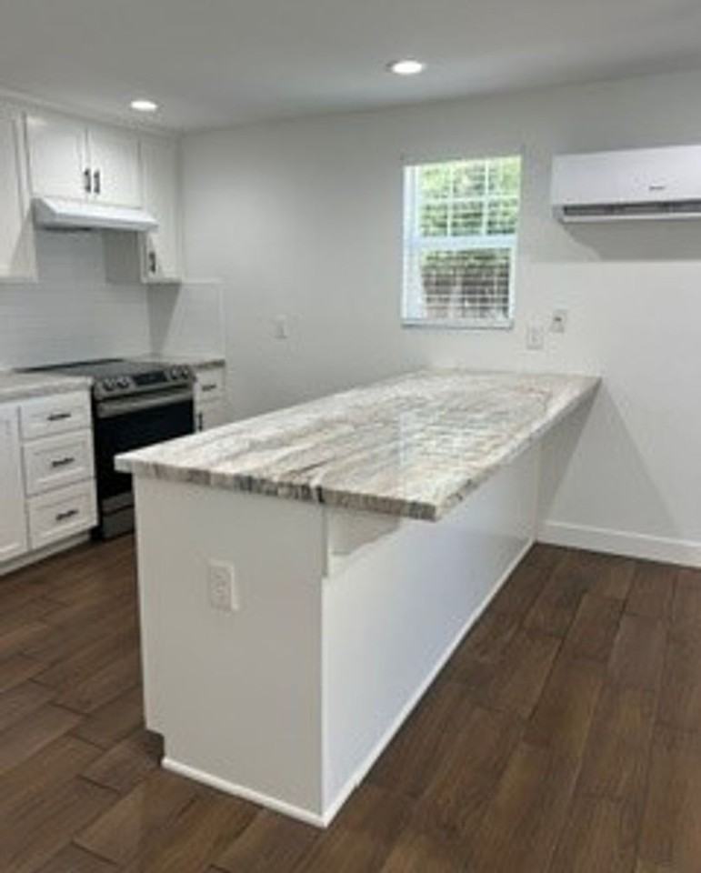 2701 San Emidio St #B - Photo 4 of 11