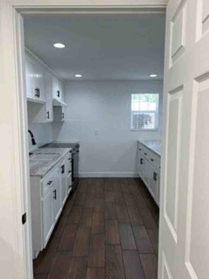 2701 San Emidio St #B - Photo 5 of 11