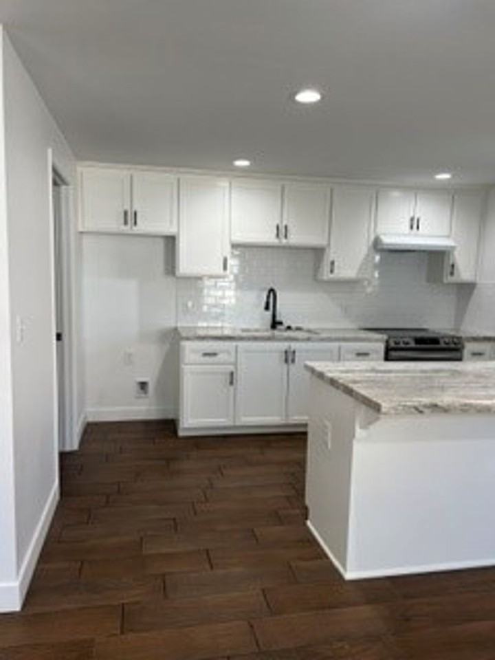 2701 San Emidio St #B - Photo 6 of 11