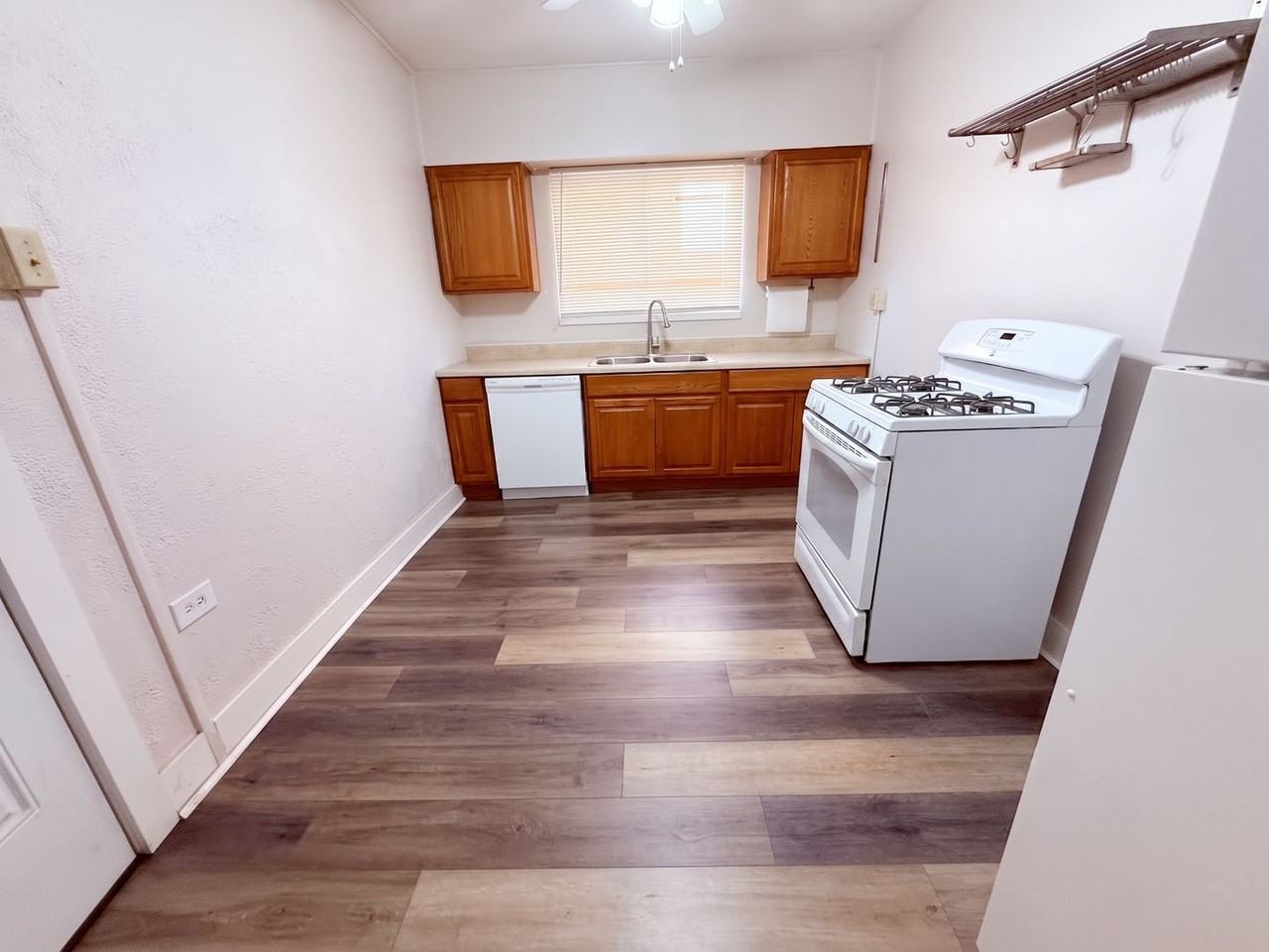 4403 Davison St - Photo 7 of 17