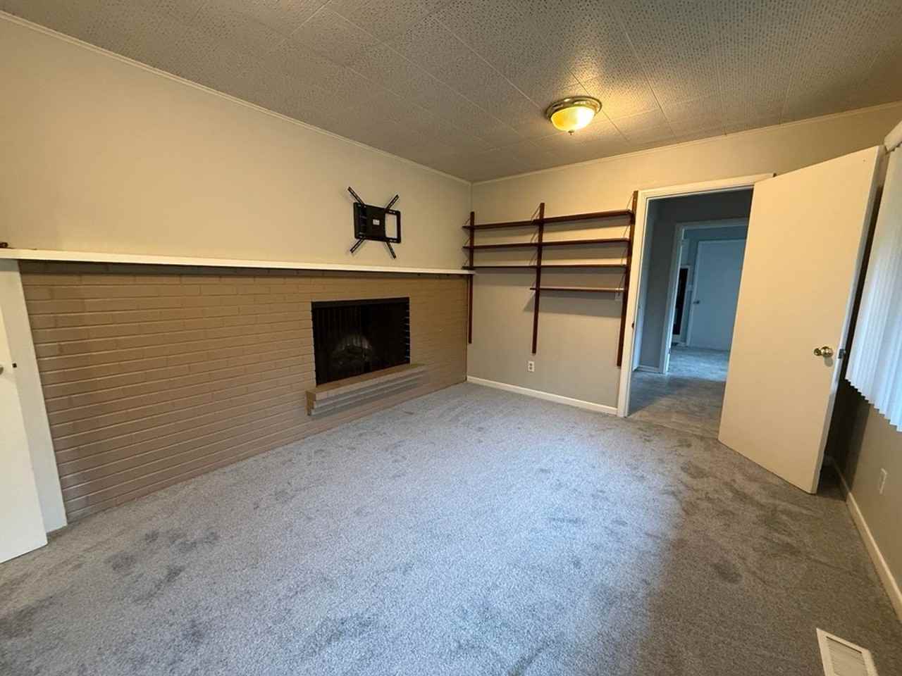 6542 Sw Seymour St - Photo 2 of 17