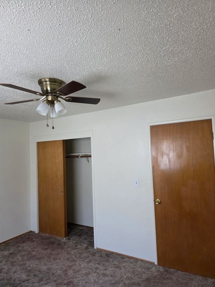 1382 Bancroft Ave - Photo 6 of 8