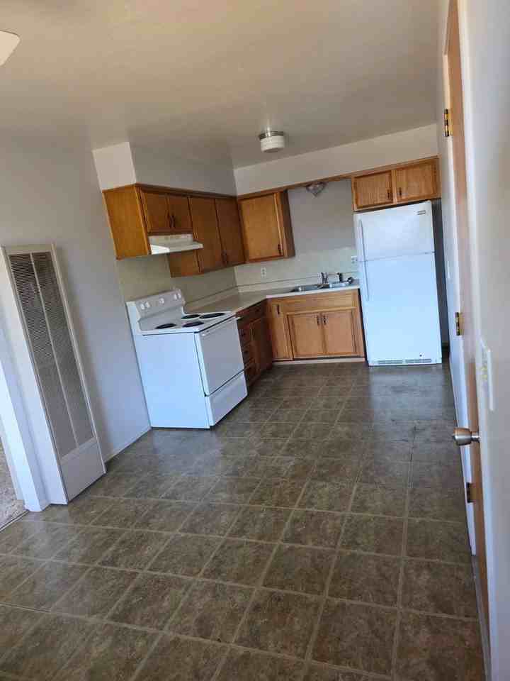 1382 Bancroft Ave - Photo 7 of 8