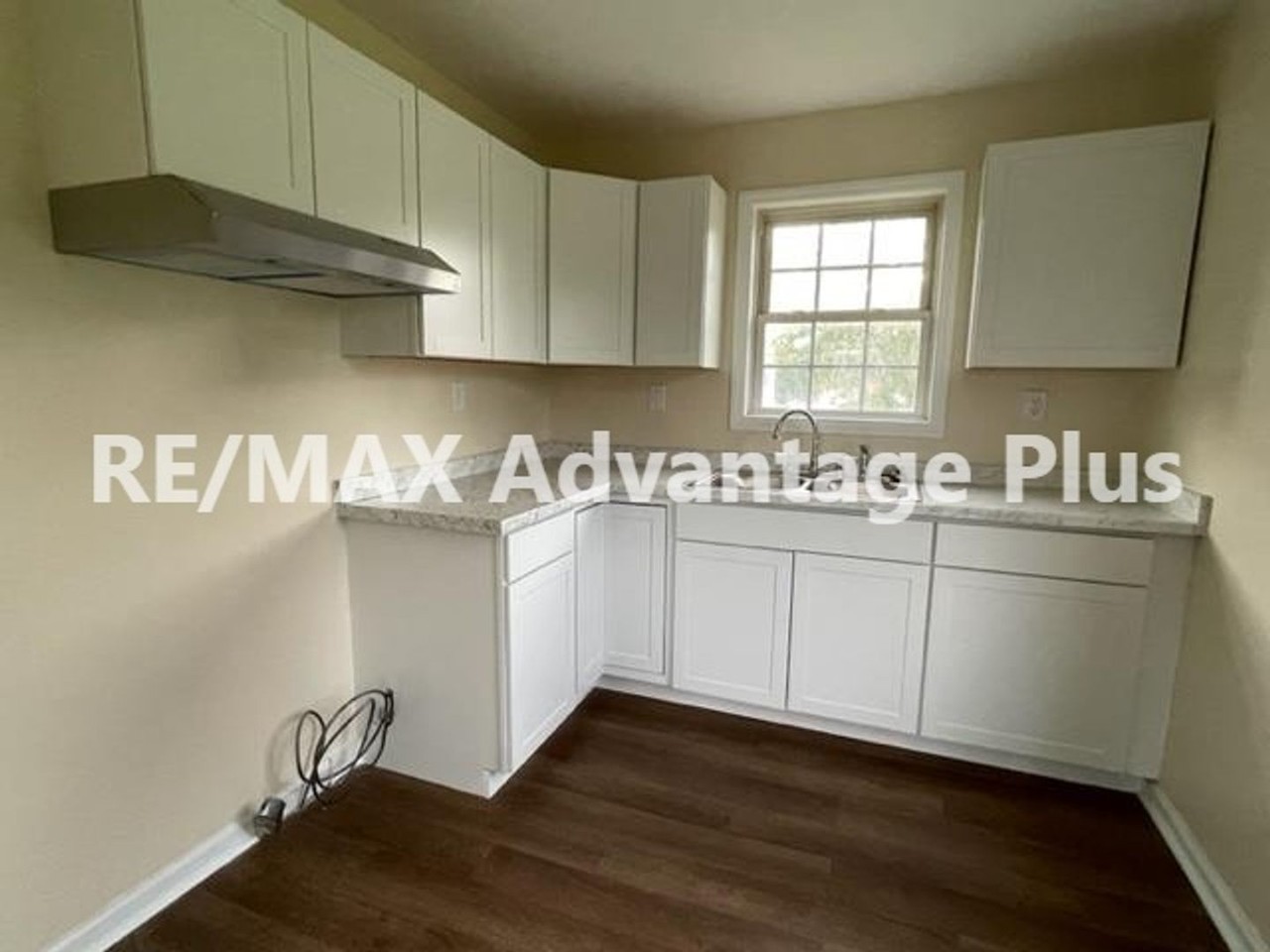 208 Front St - Photo 3 of 6