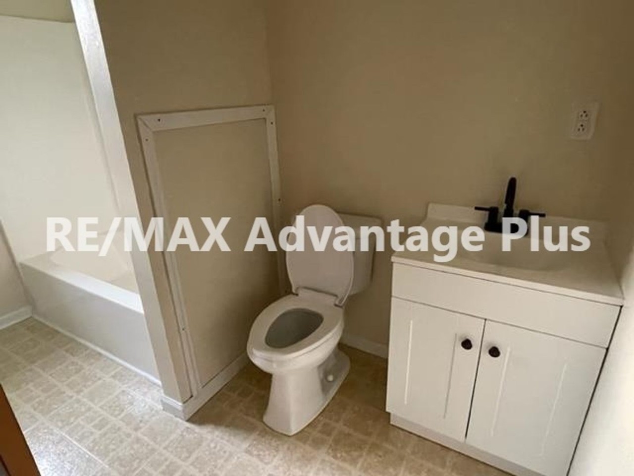 208 Front St - Photo 5 of 6