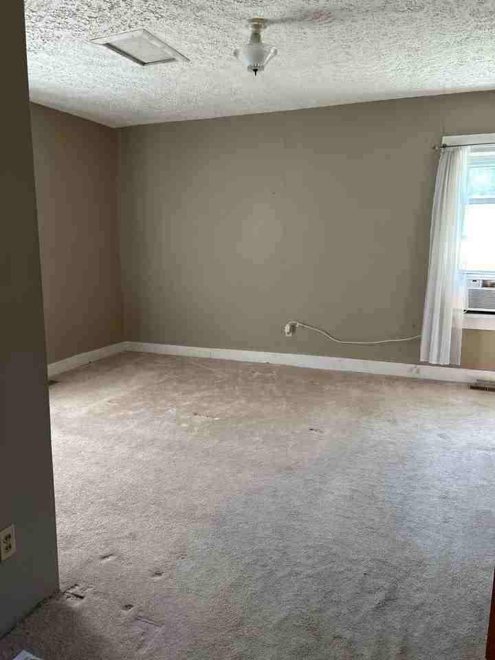 205 W Walnut St - Photo 3 of 9
