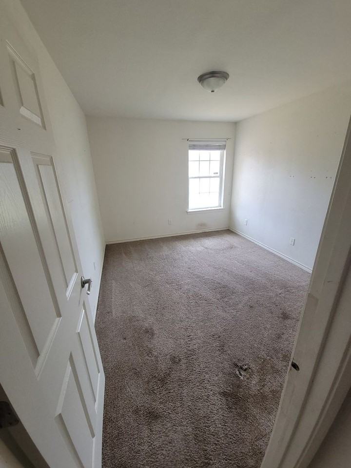101B Mamie Ave - Photo 3 of 6