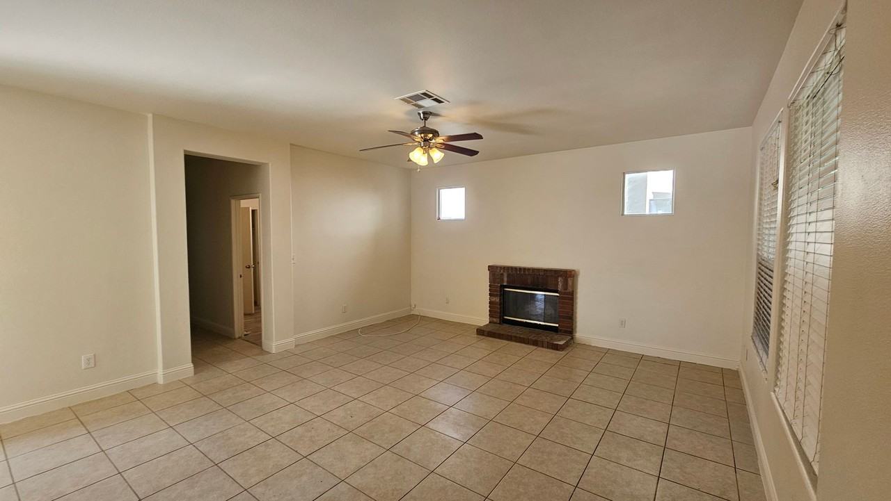 8503 Mainsail Dr - Photo 2 of 11