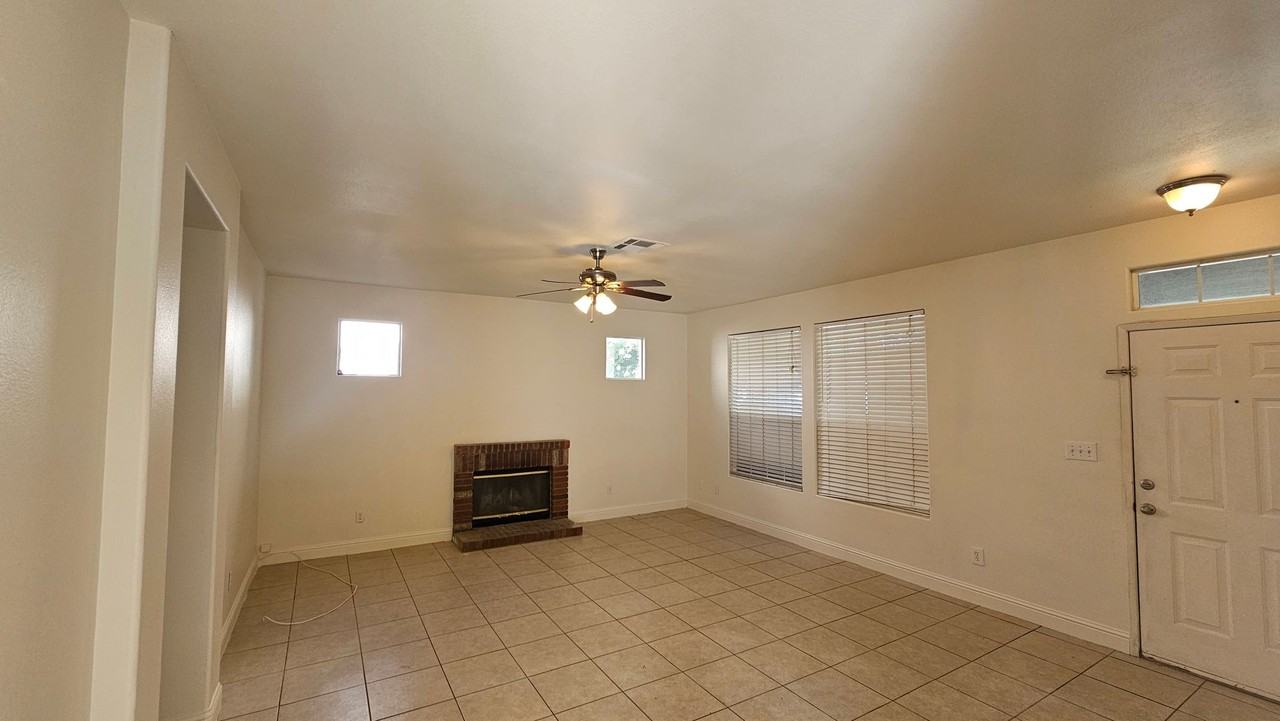 8503 Mainsail Dr - Photo 3 of 11
