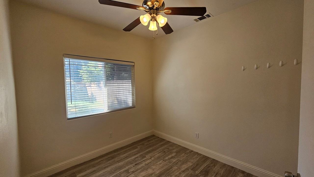 8503 Mainsail Dr - Photo 7 of 11