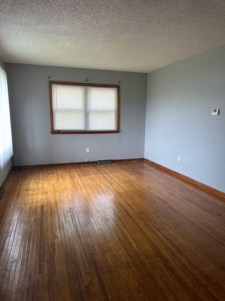 302 Sherman Ave - Photo 2 of 17