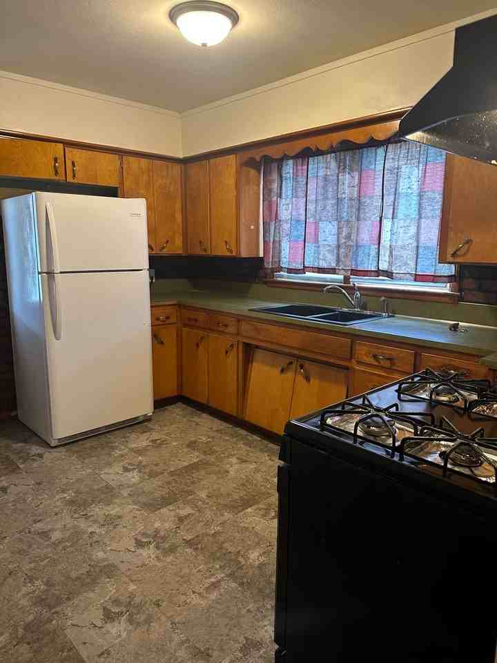 302 Sherman Ave - Photo 4 of 17